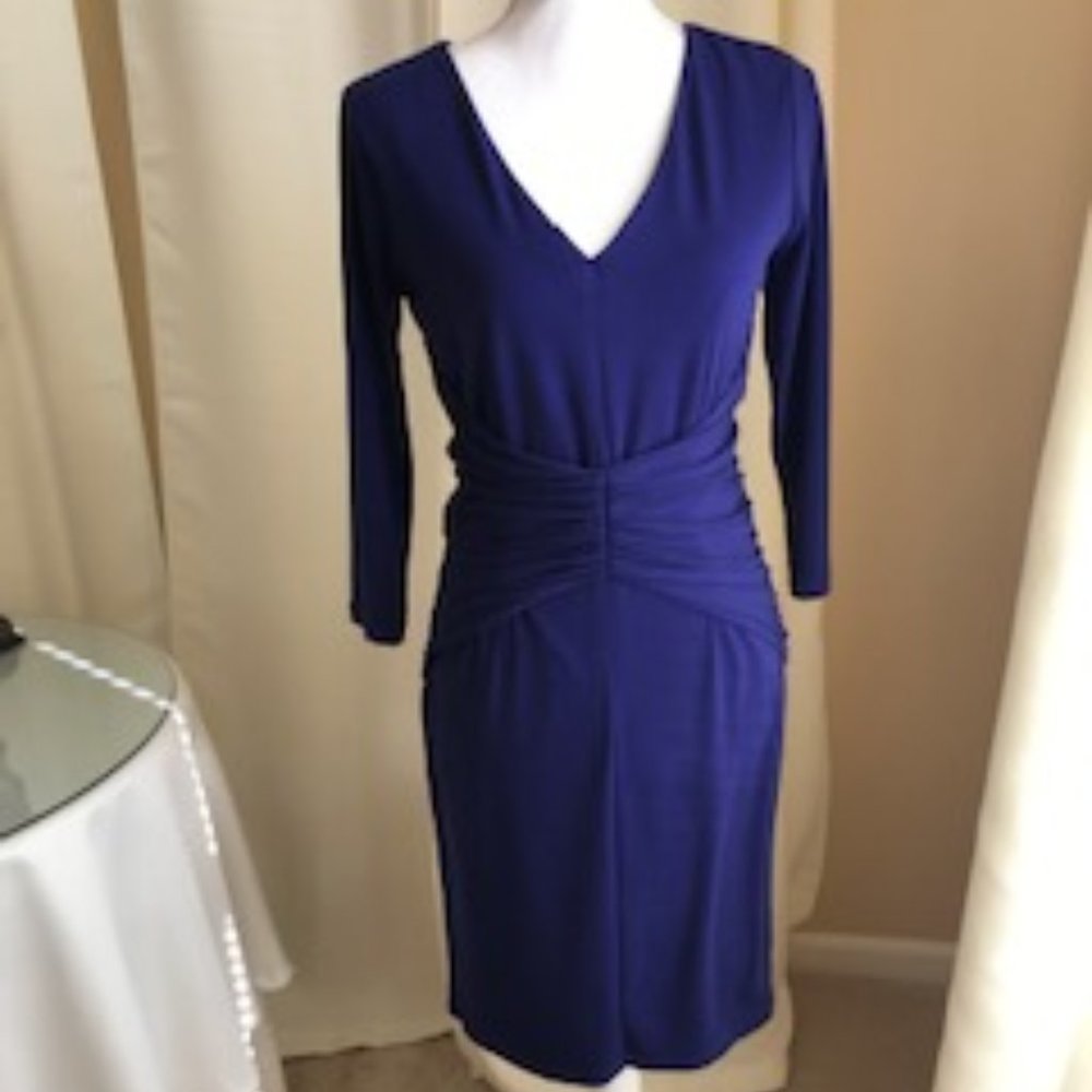 ANN TAYLOR BODY HUGGING DRESS